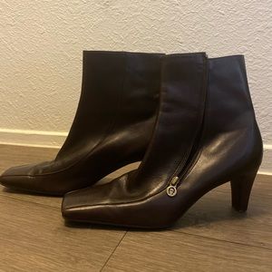 Etienne Aigner brown leather ankle boots